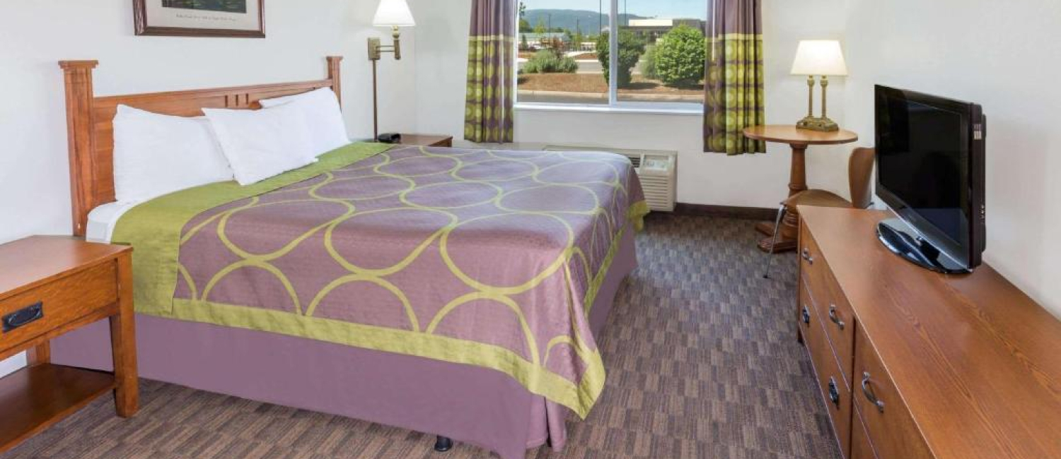 CLEAN, COZY & COMFORTABLE ACCOMMODATIONS IN MEDFORD, OREGON